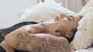 Teen Lesbian Masturbates with Small Boobs - лучшее порно 24/7 на HOTSEXVIDEOS24.COM