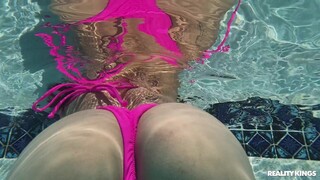 Cheating Lovers Get Wet in the Sun - смотрите горячие секс видео на HOTSEXVIDEOS24.COM