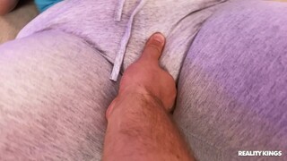 Big Ass Yola: Reverse Cowgirl and Cumshot Fun - смотрите горячие секс видео на HOTSEXVIDEOS24.COM