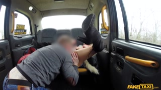 Wet and wild milf fuck in the car - лучшее порно 24/7 на HOTSEXVIDEOS24.COM