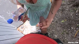 Bailey Brooke's Outdoor Blowjob Adventure - лучшее порно 24/7 на HOTSEXVIDEOS24.COM