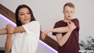 Flexin' On Him With a Blowjob - смотрите горячие секс видео на HOTSEXVIDEOS24.COM