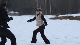 Snowy Outdoor Fuck: Missionary and Blowjob Fun - лучшее порно 24/7 на HOTSEXVIDEOS24.COM