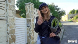 Massive Dildo Alert: You Dropped It! - лучшее порно 24/7 на HOTSEXVIDEOS24.COM