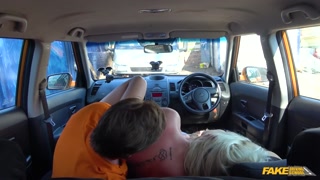 Handjob in car for blonde - лучшее порно 24/7 на HOTSEXVIDEOS24.COM