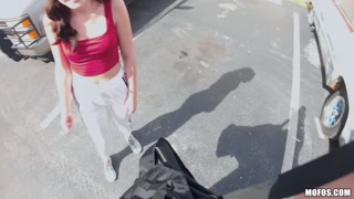 Amateur Blowjob in the Yard - лучшее порно 24/7 на HOTSEXVIDEOS24.COM