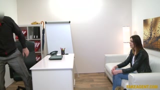  Athletic Model Masturbates in Office  - смотрите горячие секс видео на HOTSEXVIDEOS24.COM
