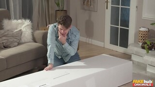 Face Sitting on a Sex Machine - лучшее порно 24/7 на HOTSEXVIDEOS24.COM