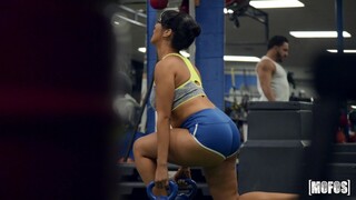 Latina Gym Lover - лучшее порно 24/7 на HOTSEXVIDEOS24.COM