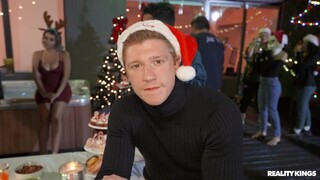 Sneaky POV Christmas Fuck - лучшее порно 24/7 на HOTSEXVIDEOS24.COM