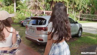 Outdoor Threesome with Brunette Beauties - лучшее порно 24/7 на HOTSEXVIDEOS24.COM