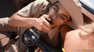 Glasses Wearing Tour Guide Pussy Licking & Hardcore Fuck - лучшее порно 24/7 на HOTSEXVIDEOS24.COM