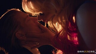 European Girl's Lunar Seduction - лучшее порно 24/7 на HOTSEXVIDEOS24.COM