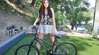 Bicycle Anal Fuck - Teen Miranda Miller Takes It Deep - смотрите горячие секс видео на HOTSEXVIDEOS24.COM