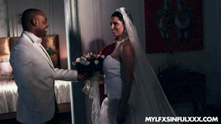 Kira Queen MILF Gets Pounded by Aaron Rock - лучшее порно 24/7 на HOTSEXVIDEOS24.COM