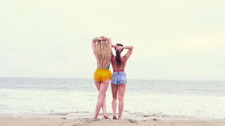 Wild Beach Orgy – Chloe Scott & Whitney Wright - смотрите горячие секс видео на HOTSEXVIDEOS24.COM