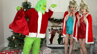 Blonde Stepsister Orgasms on Stepbro’s Cock - Christmas Sex - лучшее порно 24/7 на HOTSEXVIDEOS24.COM