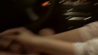 Brunette Emma gives a naughty car handjob in Hawaii - лучшее порно 24/7 на HOTSEXVIDEOS24.COM