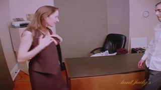 Monique rides young office stud - смотрите горячие секс видео на HOTSEXVIDEOS24.COM