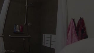 Rylee and Terry Naked in the Shower - смотрите горячие секс видео на HOTSEXVIDEOS24.COM