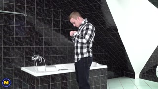 Naughty Cougar Ryanne Watches Young Guy Shower - Sexy Fun - лучшее порно 24/7 на HOTSEXVIDEOS24.COM