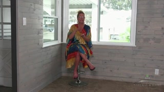 Mature babe Karen Summer flaunts her hairy pussy - лучшее порно 24/7 на HOTSEXVIDEOS24.COM