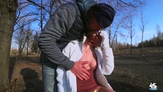 Cute Brunette Teases Butt Plug Then Takes Anal Against Tree - лучшее порно 24/7 на HOTSEXVIDEOS24.COM