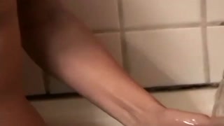 Kacey enjoys a hot shower solo - смотрите горячие секс видео на HOTSEXVIDEOS24.COM
