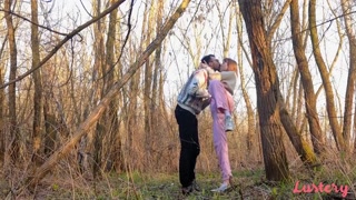 Tadzio Gets an Outdoor Handjob from Irenka - лучшее порно 24/7 на HOTSEXVIDEOS24.COM