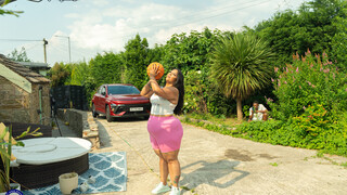 Zozo Nicoco and Mr Longwood: BBW Neighbor Fucks After Basketball Peeking - лучшее порно 24/7 на HOTSEXVIDEOS24.COM