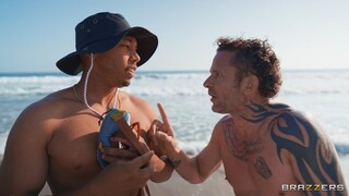 Scott Nails Gives Angela White a Cumshot on the Beach - лучшее порно 24/7 на HOTSEXVIDEOS24.COM