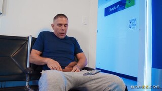 Airport Adventures with XWife Karen - лучшее порно 24/7 на HOTSEXVIDEOS24.COM