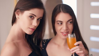 Caprice Divas Lesbian Playtime - лучшее порно 24/7 на HOTSEXVIDEOS24.COM
