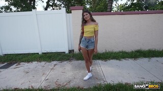 Amateur Charlotte's Outdoor Bus Fun - лучшее порно 24/7 на HOTSEXVIDEOS24.COM