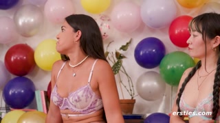 Round 1 of Lingerie Lesbian Fun - лучшее порно 24/7 на HOTSEXVIDEOS24.COM