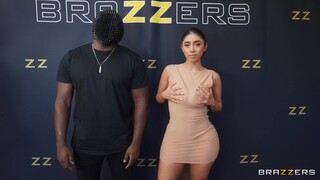 Latina Bombshell Violet Myers in the Bathroom - лучшее порно 24/7 на HOTSEXVIDEOS24.COM