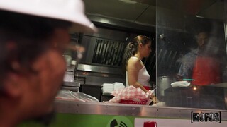 The Taco Truck Encounter - лучшее порно 24/7 на HOTSEXVIDEOS24.COM