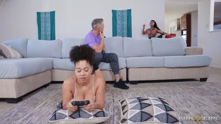 Gamer's Girlfriend Gets Cheated on with Blowjob - лучшее порно 24/7 на HOTSEXVIDEOS24.COM