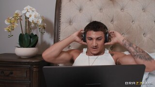 Luna Star's Big Tits and Bubble Butt Frenzy - лучшее порно 24/7 на HOTSEXVIDEOS24.COM