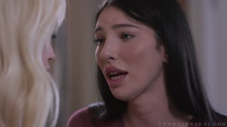 Natural Tits & Pierced TS Wives Go Wild in Hot Threesome Action - лучшее порно 24/7 на HOTSEXVIDEOS24.COM