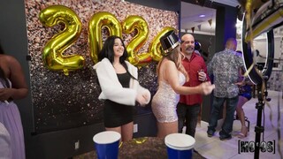 New Year, New Sex - House Party - лучшее порно 24/7 на HOTSEXVIDEOS24.COM