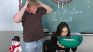 Medium-Titted Kaiya Lynn's Xmas Blowjob - лучшее порно 24/7 на HOTSEXVIDEOS24.COM