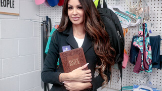Stepmom Catches Stepdaughter Shoplifting - лучшее порно 24/7 на HOTSEXVIDEOS24.COM