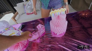 Facial for Layna's Party - смотрите горячие секс видео на HOTSEXVIDEOS24.COM