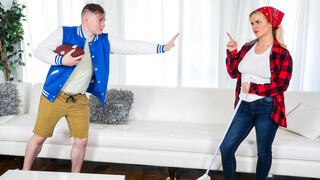 FreeUse Fuck with Flexible, Blonde Stepmom - смотрите горячие секс видео на HOTSEXVIDEOS24.COM