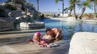 Scarlett's Skinny Dip Cumshot - лучшее порно 24/7 на HOTSEXVIDEOS24.COM