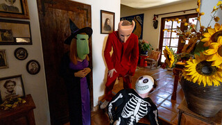 The Pranksters of Halloween - лучшее порно 24/7 на HOTSEXVIDEOS24.COM