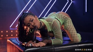 Spanking and Sucking with Kira Noir - смотрите горячие секс видео на HOTSEXVIDEOS24.COM