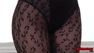 Stockings-Clad Valentina Nappi Takes It Up the Ass - лучшее порно 24/7 на HOTSEXVIDEOS24.COM