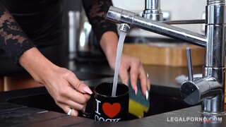 Pale Brunette Ava Koxxx Squirts on Stepson - лучшее порно 24/7 на HOTSEXVIDEOS24.COM